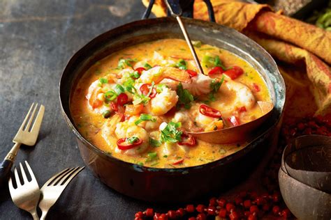   Moqueca de Peixe: A Symphony of Tropical Flavors and Seafood Delights?